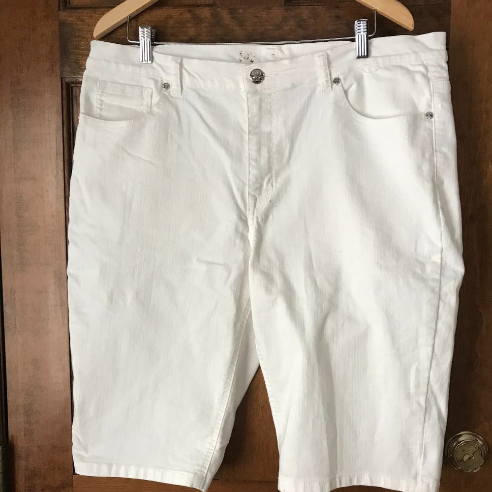 DG2 by Diane Gilman White 5-Pocket Cropped Jeans 18W